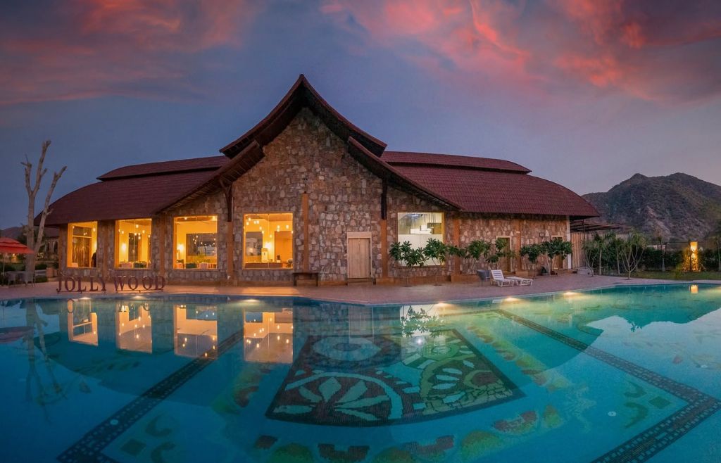 Jollywood Banquets And Resort 